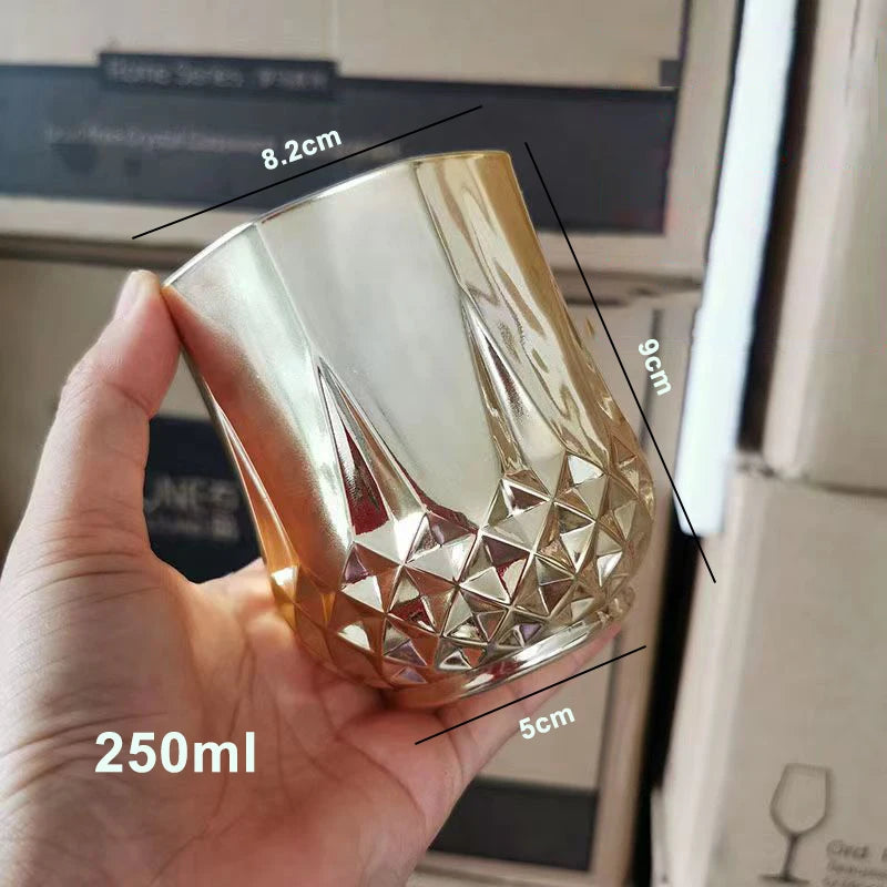 Taça de vidro dourado