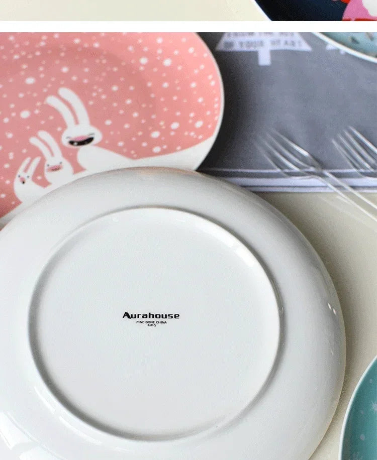 Coleção de Pratos Natalinos: Porcelana Ilustrada com Cenas de Inverno