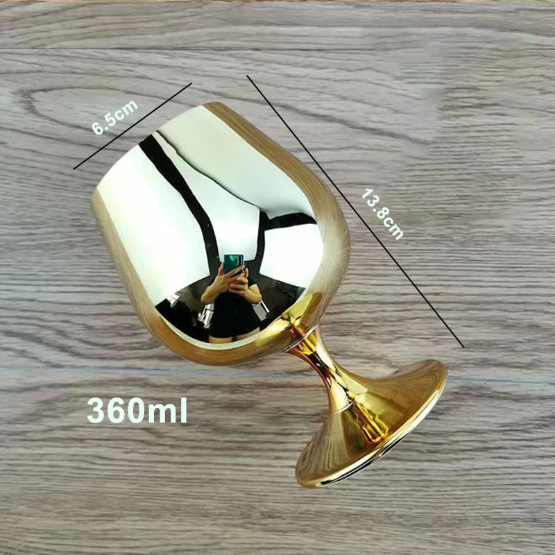 Taça de vidro dourado