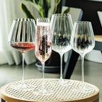 Taça de Vinho Tinto em Cristal Transparente com Ondulação Nórdica