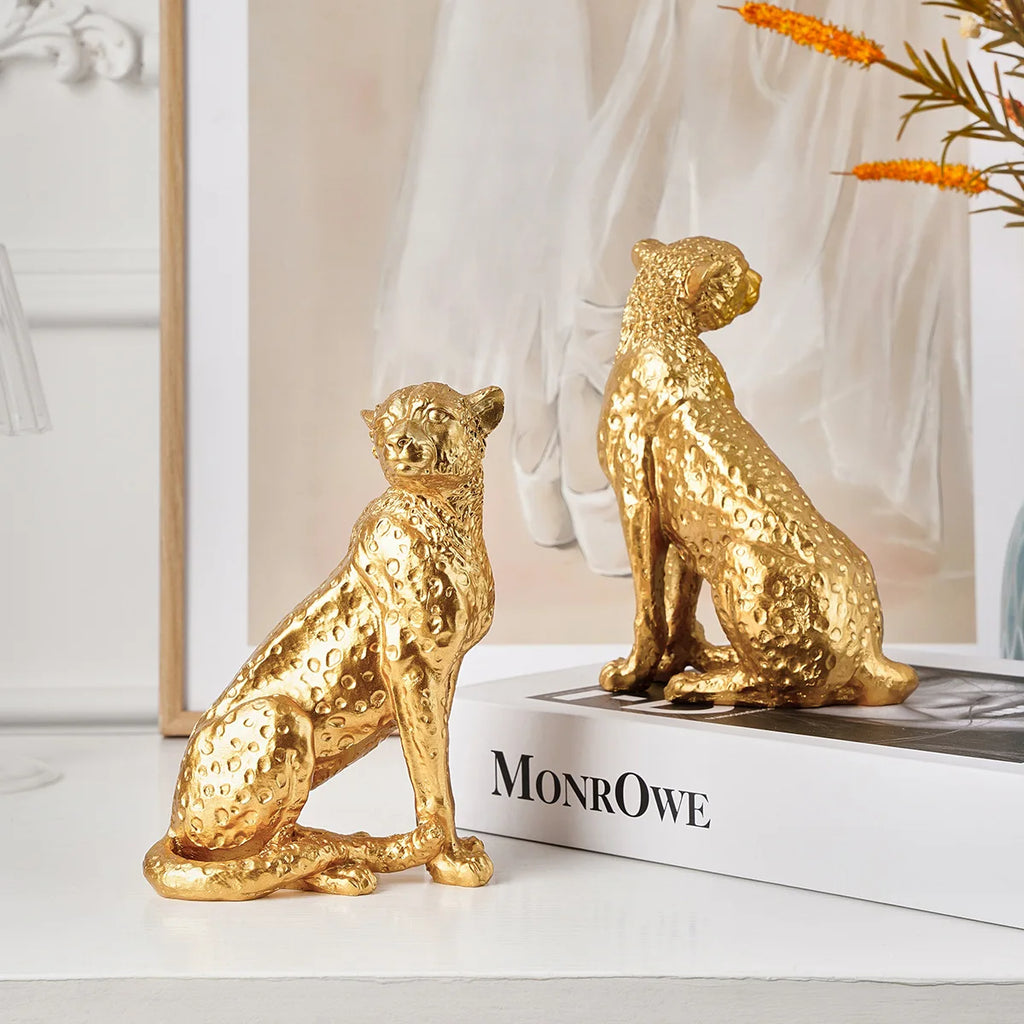 Par de Onças Douradas: Escultura Texturizada em Dourado Metálico