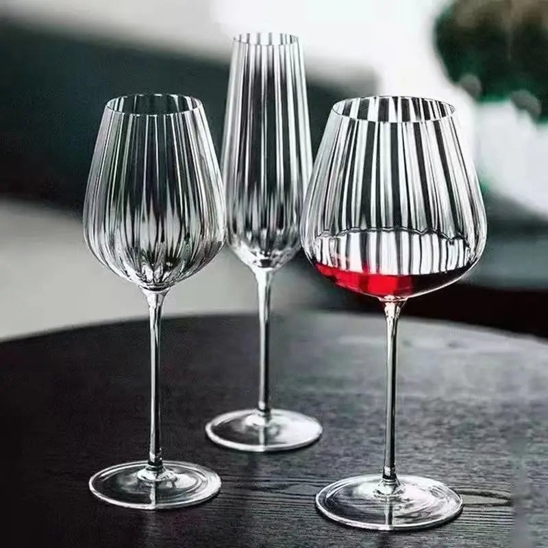 Taça de Vinho Tinto em Cristal Transparente com Ondulação Nórdica