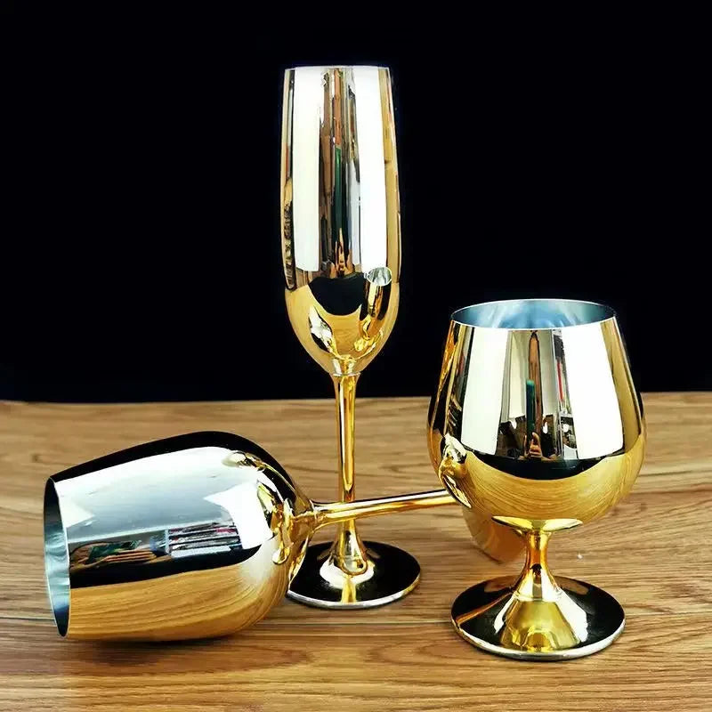 Taça de vidro dourado