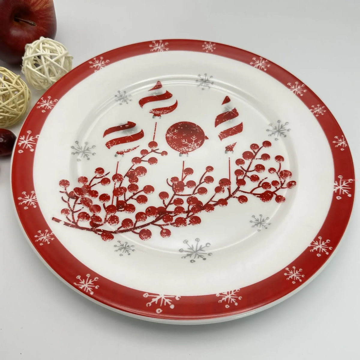 Coleção de Pratos Natalinos: Porcelana Ilustrada com Cenas de Inverno
