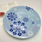 Coleção de Pratos Natalinos: Porcelana Ilustrada com Cenas de Inverno