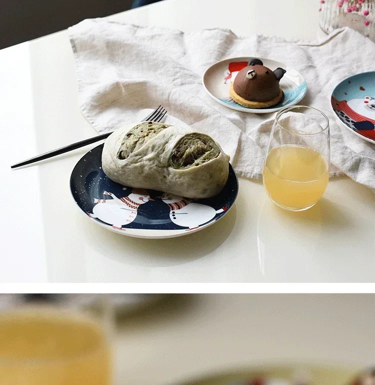 Coleção de Pratos Natalinos: Porcelana Ilustrada com Cenas de Inverno