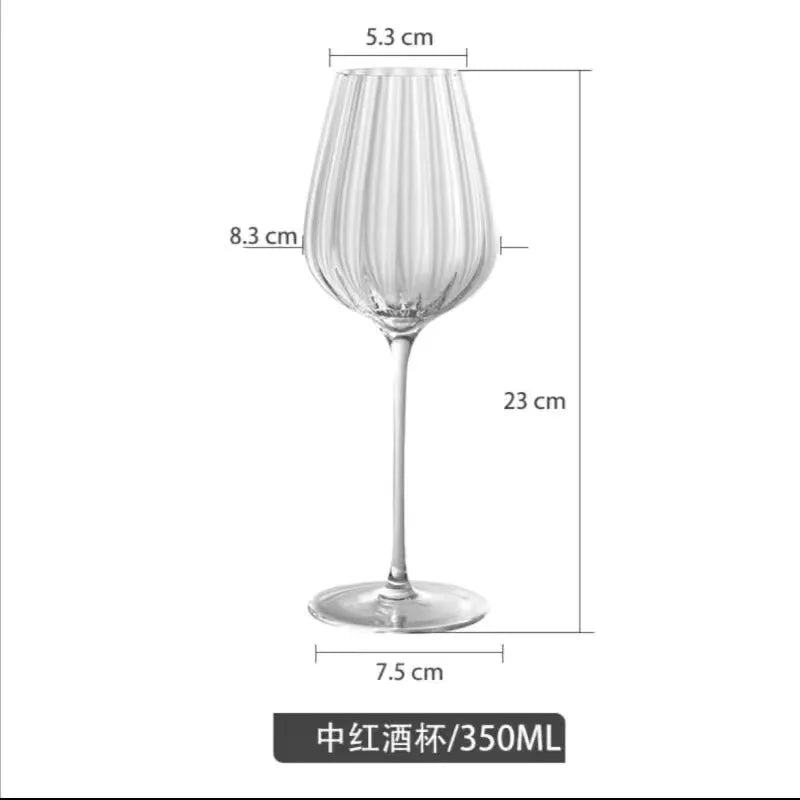 Taça de Vinho Tinto em Cristal Transparente com Ondulação Nórdica