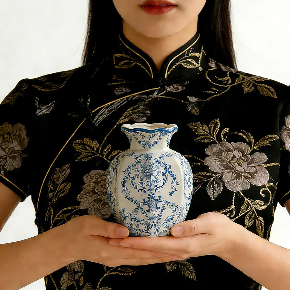 Vaso Cerâmico Clássico Azul e Branco Pintado à Mão