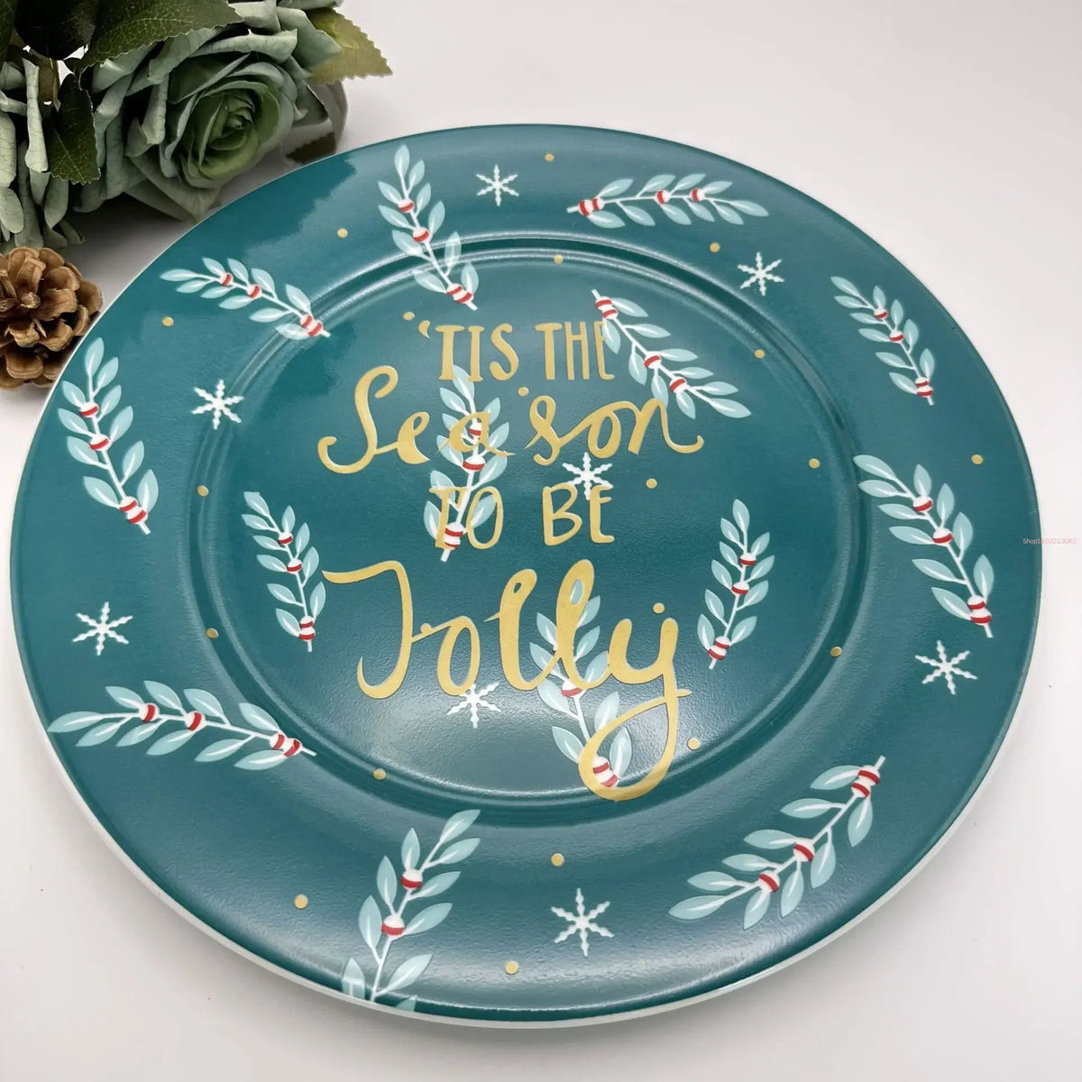 Coleção de Pratos Natalinos: Porcelana Ilustrada com Cenas de Inverno