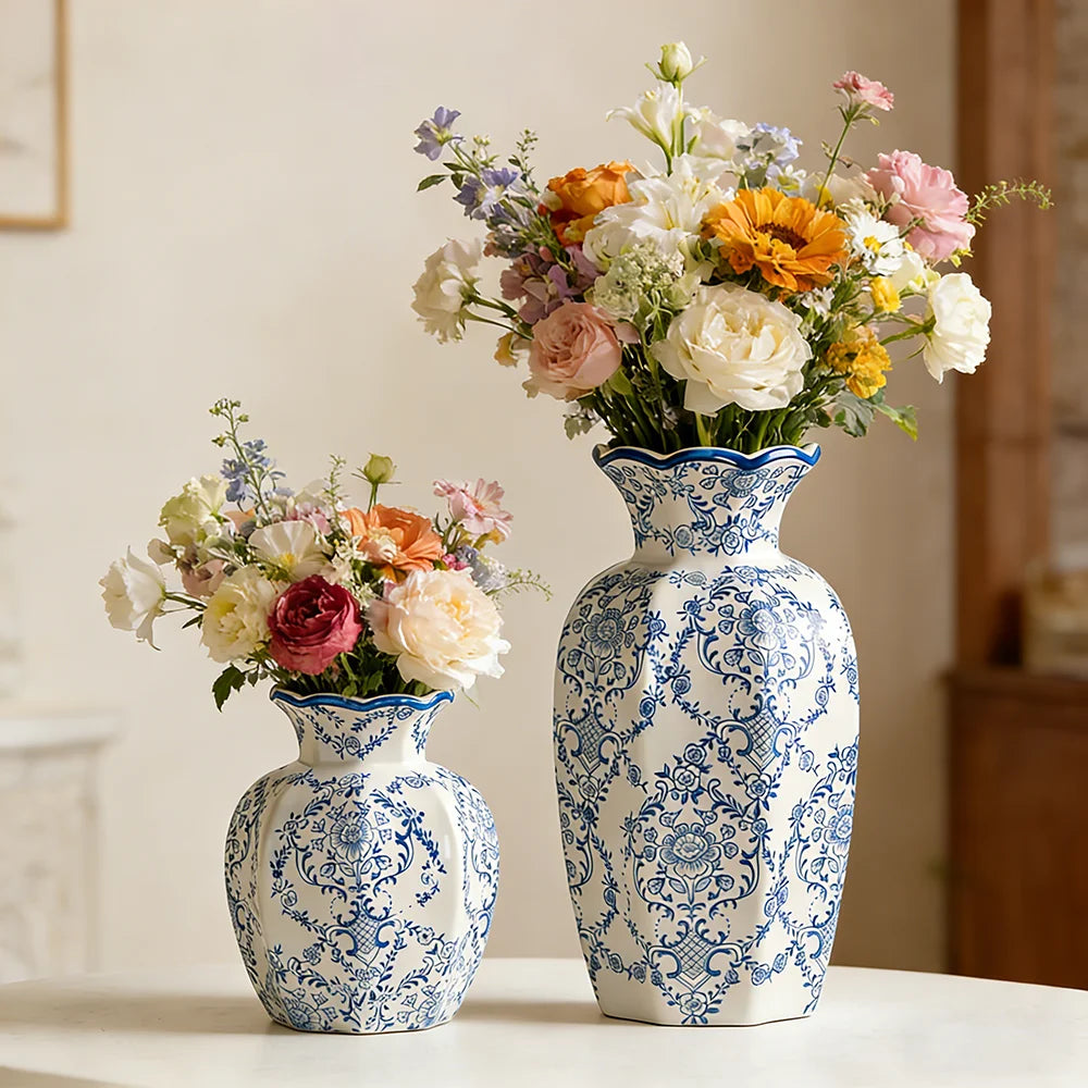 Vaso Cerâmico Clássico Azul e Branco Pintado à Mão