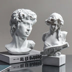 Esculturas decorativas de bustos de figuras da mitologia grega