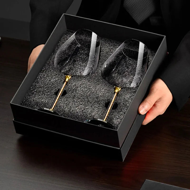 Taças de Cristal Haste Cravejada: Elegância para Brindar o Inesquecível