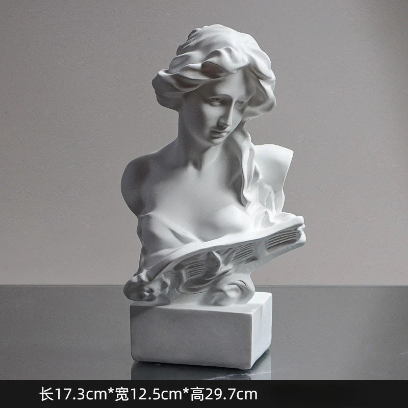 Esculturas decorativas de bustos de figuras da mitologia grega