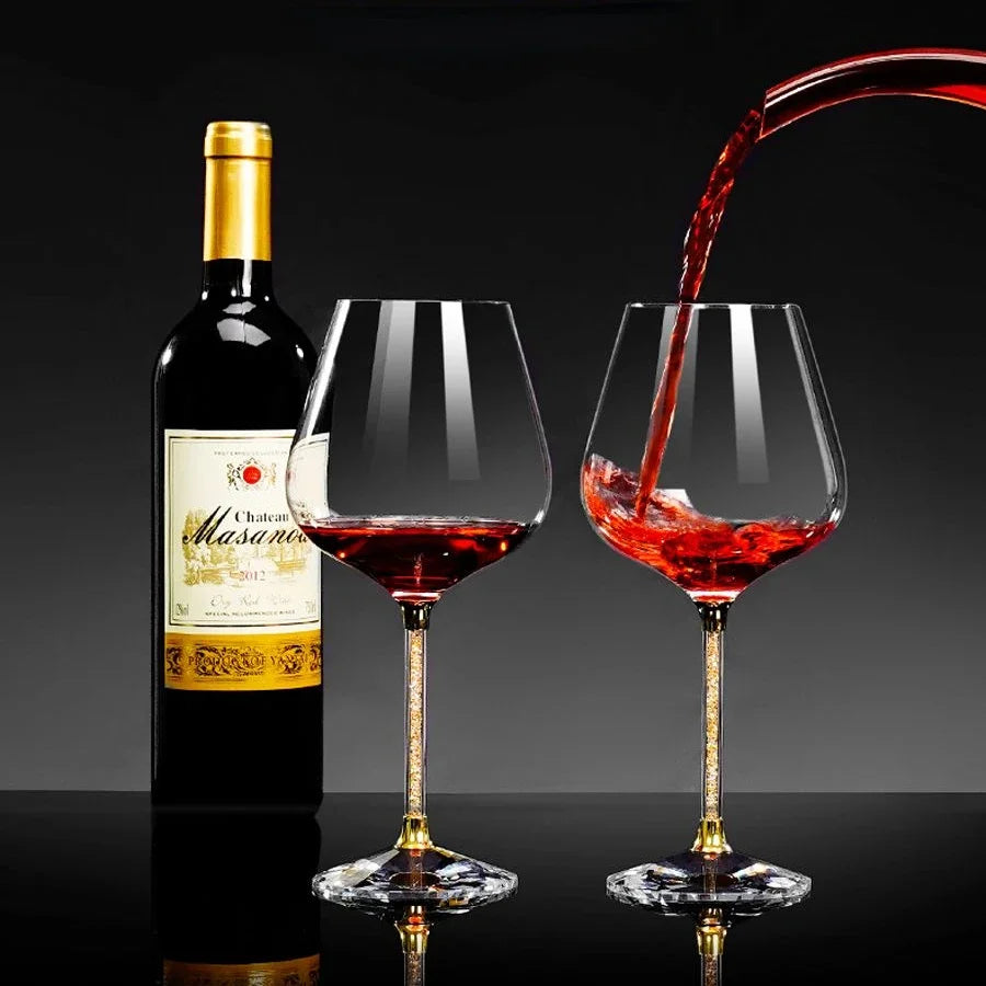Taças de Cristal Haste Cravejada: Elegância para Brindar o Inesquecível