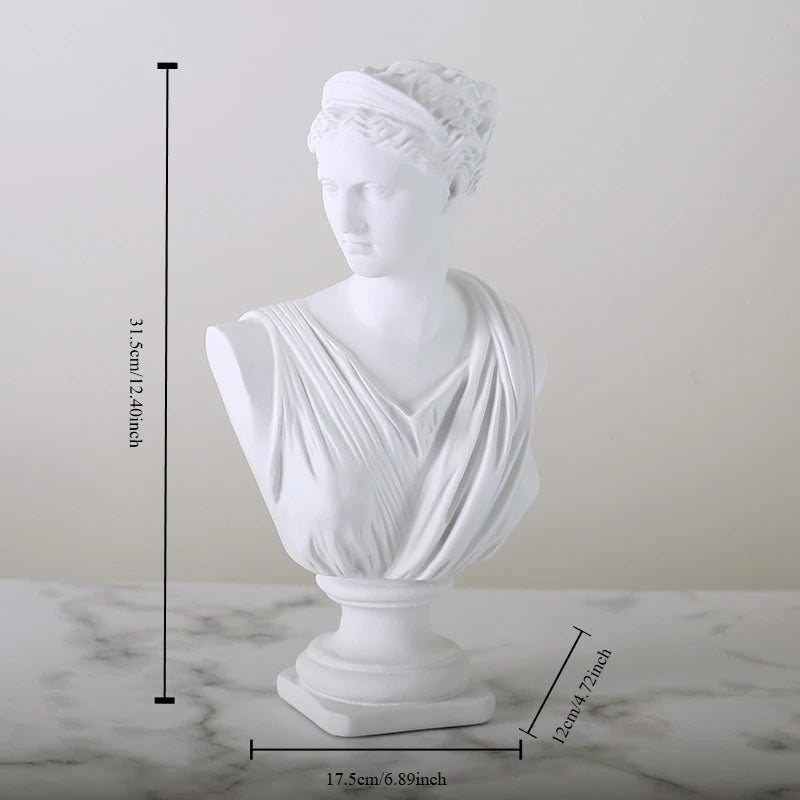 Esculturas decorativas de bustos de figuras da mitologia grega