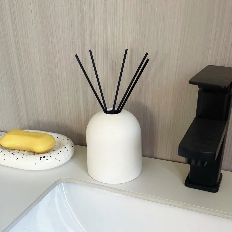 Difusor de Aromas Cerâmico: Design Minimalista com Varetas de Fibra