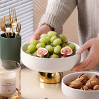 Elegante prato de frutas em cerâmica branca  e  base dourada