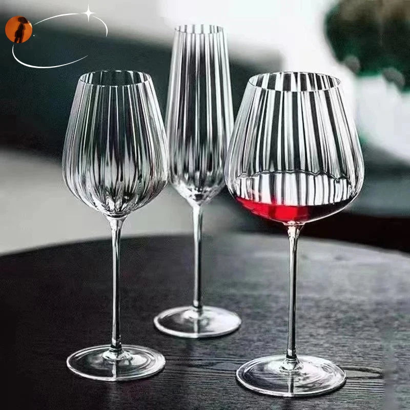 Taça de Vinho Tinto em Cristal Transparente com Ondulação Nórdica